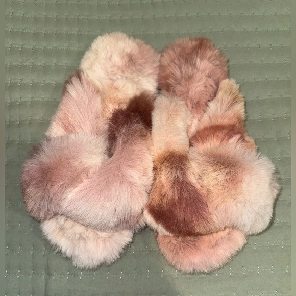 LEMON FAUX FUR SLIPPERS Size M/L. Some spots on the bottom Soft and cozy worn 1X - Picture 1 of 8
